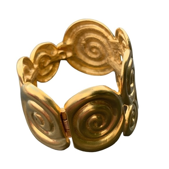 Kenneth Jay Lane Designer Heavy Massive Etruscan Swirl Matte Gold Clamp Bracelet - Picture 4 of 6